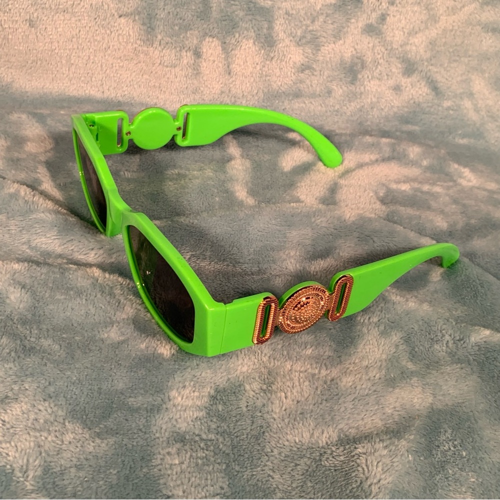 Stylish Sunglasses Set of 5 in Multiple Colors OS Brand NEW!! - Picture 7 of 9